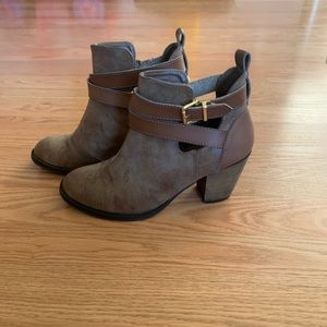Francesca’s Brown bootie size 7.5